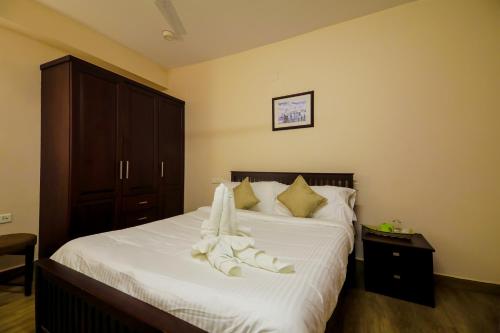 Ένα ή περισσότερα κρεβάτια σε δωμάτιο στο Misty Rosa Luxury Serviced Apartments