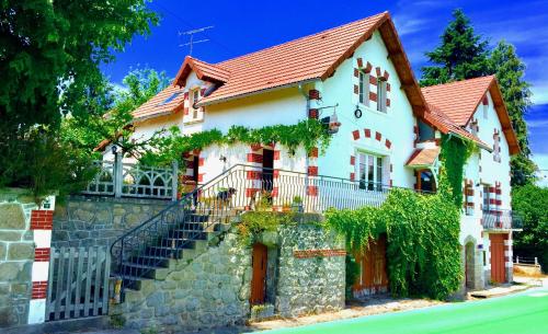Chambres chez l'habitant et table d'hôtes Crocq \"le vieil hôtel\"