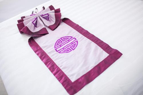 a purple and white napkin with a purple bow at Thy Hung legacy hotel in Tuy Hoa