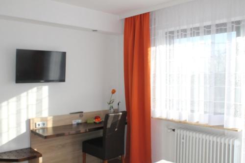 TV a/nebo společenská místnost v ubytování Gästehaus am Sonnenberg