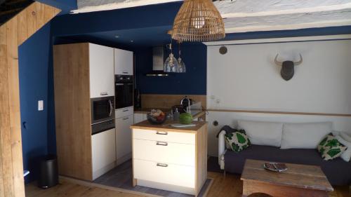 Dapur atau dapur kecil di Gîte La Maison Toute de Travers