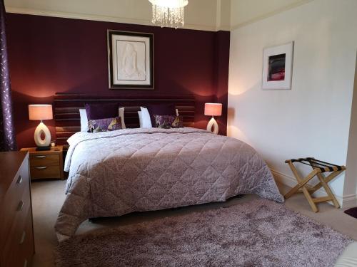 Кровать или кровати в номере Glangwili Mansion - Luxury 5 star Bed & Breakfast