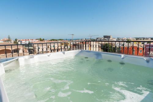 a hot tub on the roof of a building at Solar de Mos in Lagos