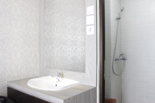 a bathroom with a sink and a shower at Elegant 2BR Gateway Pasteur Apartment near Exit Toll Pasteur By Travelio in Bandung