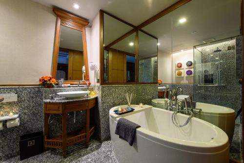 a bathroom with a tub and a sink at Chala Number6 in Chiang Mai