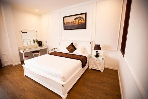 En eller flere senge i et værelse på HANZ Premium Mai Vang Hotel