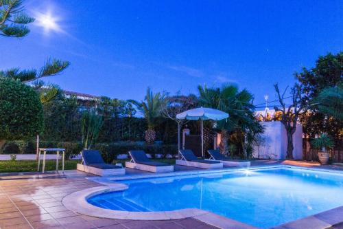 Bazén v ubytování Villa Wicker by Eivillas nebo v jeho okolí