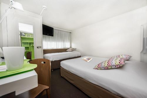 Un pat sau paturi într-o cameră la Campanile Marne-La-Vallée - Torcy