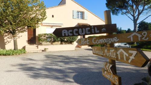 a street sign in front of a house at Les Bougainvillées de Camargue in Villetelle