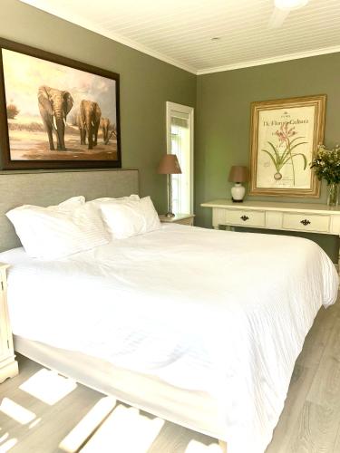 Ένα ή περισσότερα κρεβάτια σε δωμάτιο στο One Oak Guest House