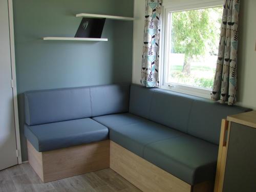a bench in a room with a window at Camping Au Coeur de Vendome in Vendôme