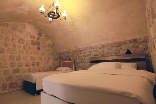 Postel nebo postele na pokoji v ubytování BABUSSOR KONAĞI HOTEL