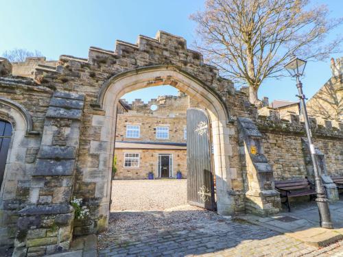 Castle keep at Stanhope Castle – Photos 2