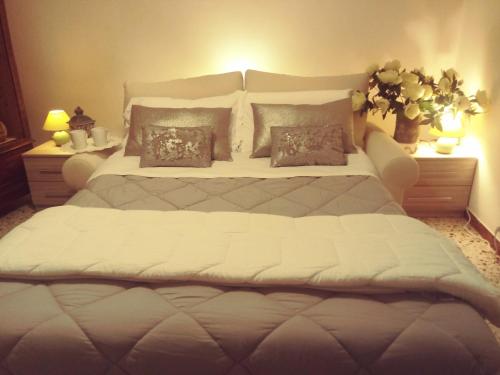 Postel nebo postele na pokoji v ubytování Appart Dormire nel cuore di Foligno