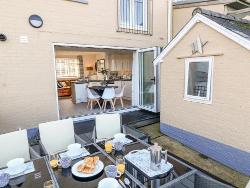 a patio with a table and chairs and a kitchen at The Light House in Bideford