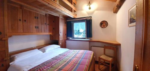 Postel nebo postele na pokoji v ubytování Rustico nelle Dolomiti