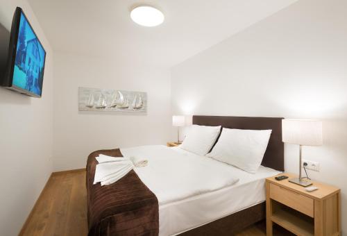 En eller flere senge i et værelse på Deluxe Apartman Visegrád