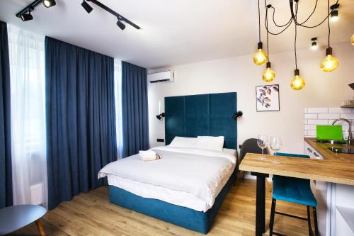 Кровать или кровати в номере Allurapart Inn MVZ, Левобережная МВЦ
