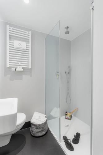 Ein Badezimmer in der Unterkunft VISIONAPARTMENTS Lucerne - contactless check-in