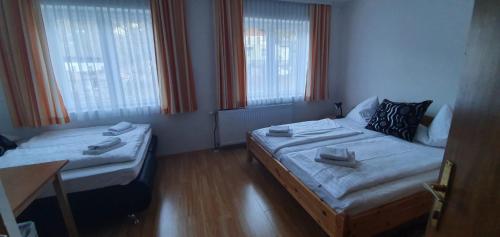 Una cama o camas en una habitación de Gasthof Kasperle