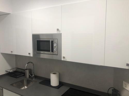 Kuchyň nebo kuchyňský kout v ubytování AMARA PIO XII PARKING 15E night WIFI TERRACE