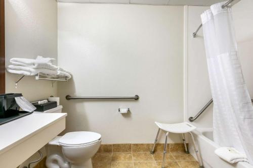 Un baño de Quality Inn Monteagle