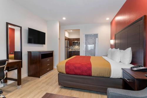 Μια τηλεόραση ή/και κέντρο ψυχαγωγίας στο Econo Lodge Houston Northwest - Cypress