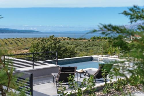 Villa Kuk with heated salt water pool - Makarska