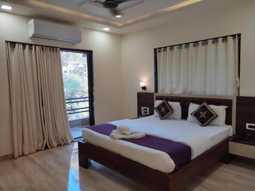 Posteľ alebo postele v izbe v ubytovaní Hotel Grand Ganesha