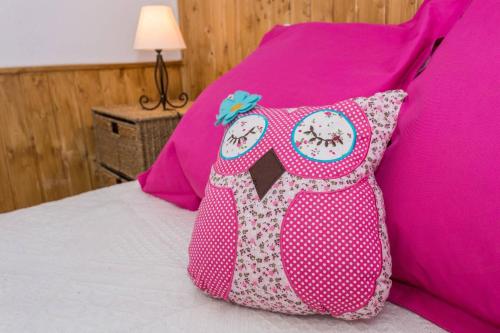 a pink pillow sitting on top of a bed at Casa Adega - Quinta Amoreira in Faro