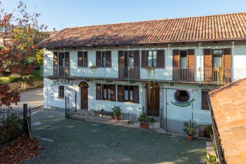 Afbeelding uit fotogalerij van Agriturismo Erbaluna in La Morra