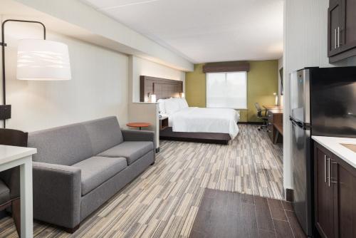 Foto da galeria de Holiday Inn Express Hotel & Suites Milton, an IHG Hotel em Milton