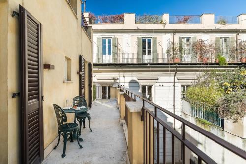 a balcony with two chairs and a table on it at Hotel Mancino 12 in Rome