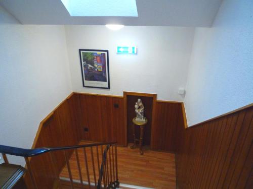 a room with a staircase with a stair case at Hotel Alt-Lennep in Remscheid