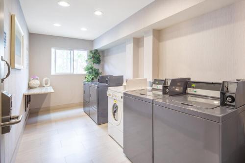 a laundry room with a washer and dryer at Holiday Inn Express San Diego Airport-Old Town, an IHG Hotel in San Diego