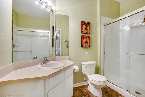 ห้องน้ำของ Disney Bunk Room--Windsor Hills