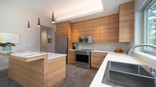 Private Modern Queenswood Suite – Photos 2