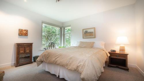 Gallery image of Private Modern Queenswood Suite in Victoria