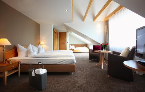 Postel nebo postele na pokoji v ubytování Wiedemann's Weinhotel