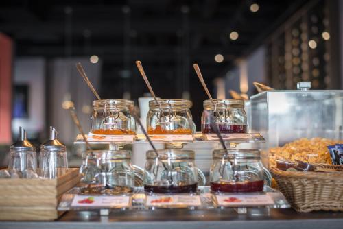 a display of jars of jam and pastries on a counter at Hôtel Restaurant Vaillant proche Europapark Rulantica in Sélestat