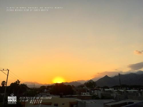 a sunset over a city with mountains in the background at Casa Hostal Rico Vacile in Valledupar