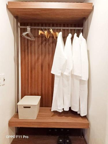a group of white towels on a rack in a bathroom at Sapa Eco Villas & Spa in Sa Pa