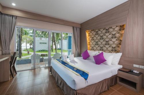 Voodi või voodid majutusasutuse Chaolao Tosang Beach Hotel toas