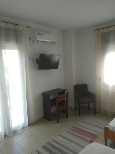 Μια τηλεόραση ή/και κέντρο ψυχαγωγίας στο Pyrgos Sofokleous
