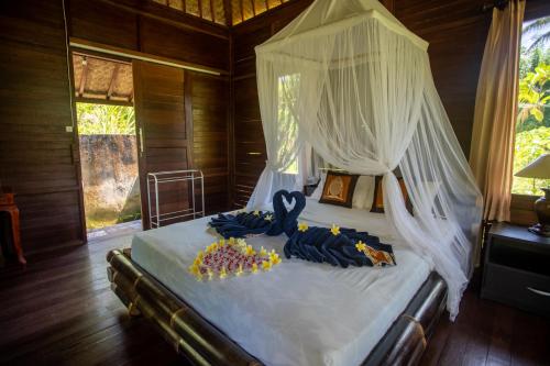 Katil atau katil-katil dalam bilik di Villa Uma Ayu Sidemen