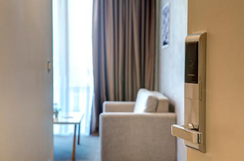 Televiisor ja/või meelelahutuskeskus majutusasutuses Hotel Eden