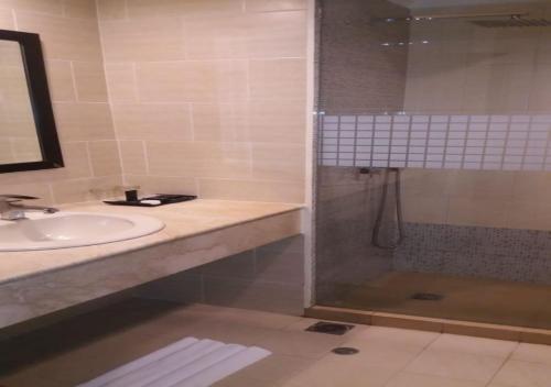 Koupelna v ubytování GiiA Sanno Hotel Pluit