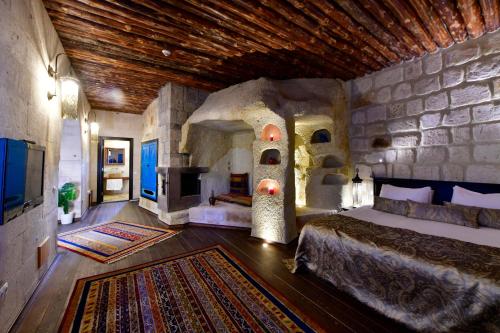 En eller flere senge i et værelse på Cappadocia Estates Hotel