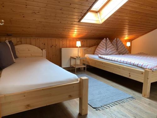 Tempat tidur dalam kamar di Försterhaus Grossarl