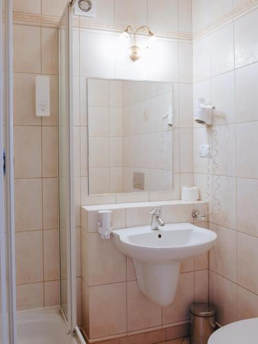 Un baño de Hotel Koloseum